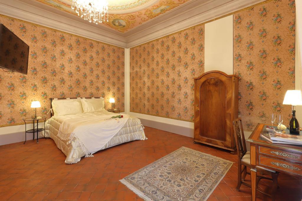 Dimora Bandinelli Bed & Breakfast Флоренция Стая снимка